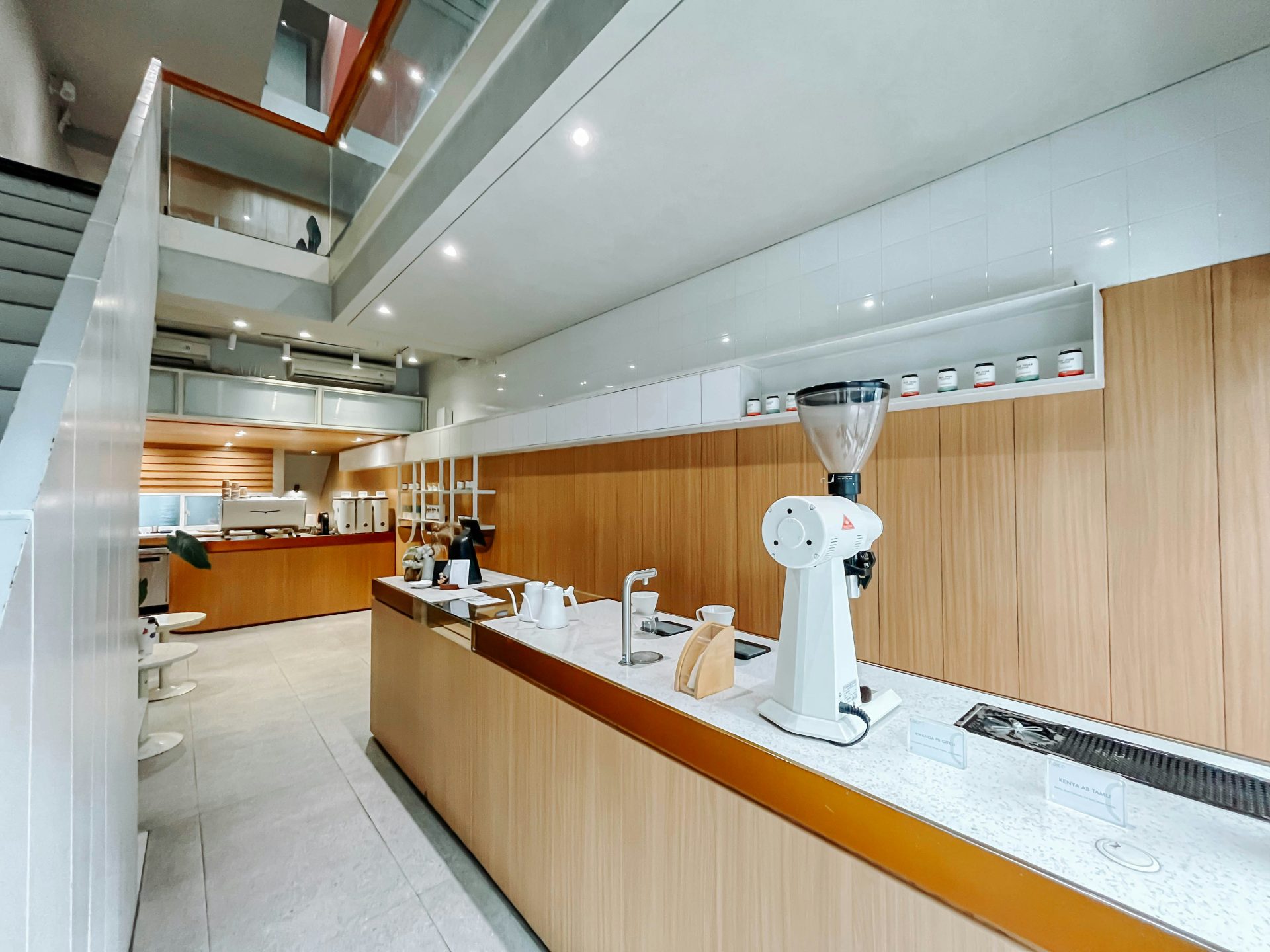 Cafetería con diseño moderno