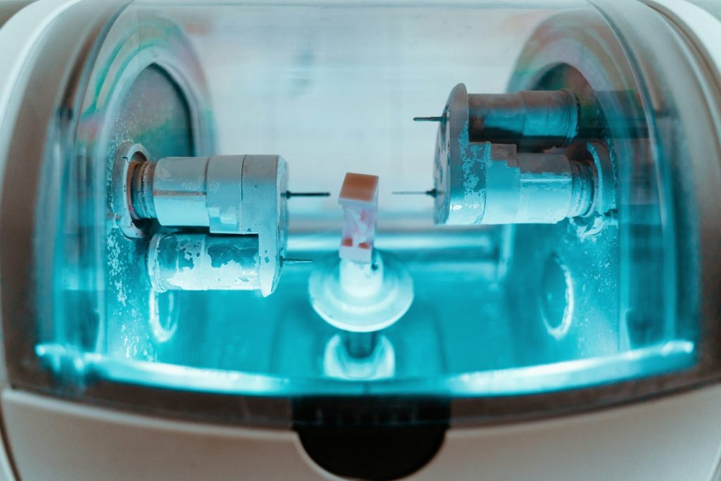 Máquina con componentes en azul